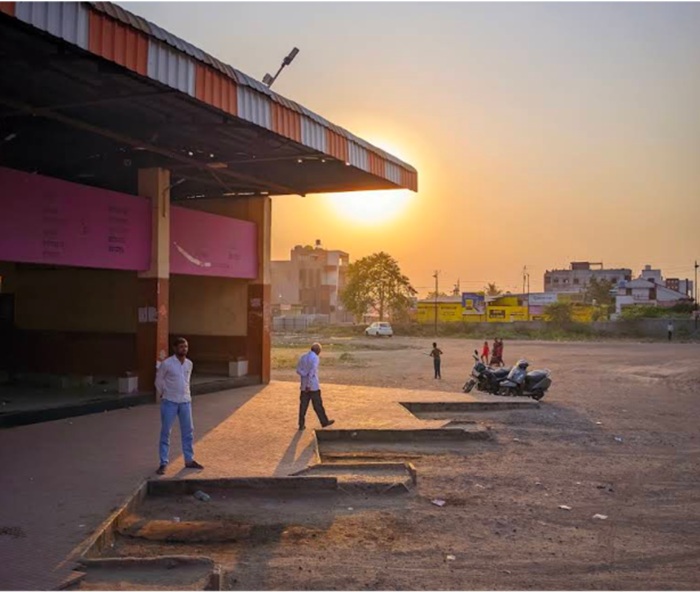 msrtc gangapur bus stand platform area